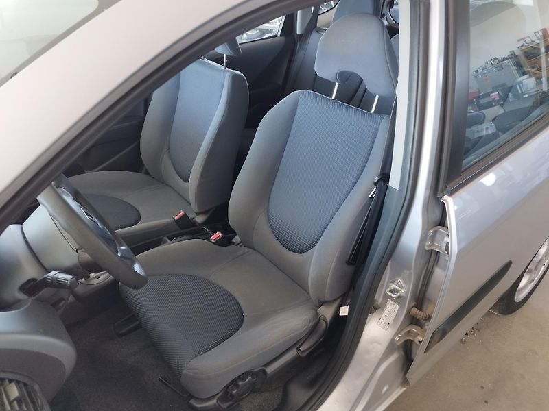 Honda Jazz (2004) 1,3i,61KW,AUTOMAT,KLIMA,ALU - fotka 14 z 26