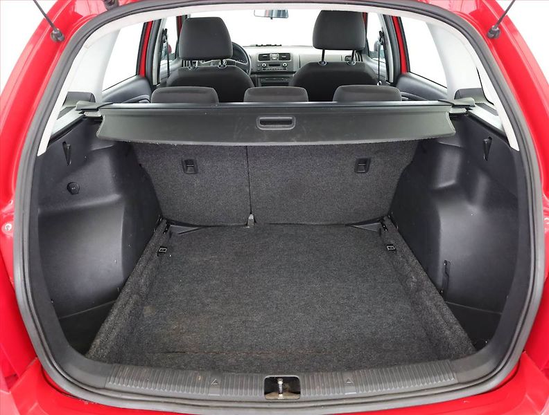 Škoda Fabia (2010) Ambiente 1.2 TSI, Automat - fotka 14 z 14