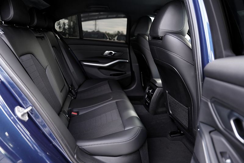 BMW Řada 3 320d xDrive/Lasery/kůže/1.maj. - fotka 26 z 40