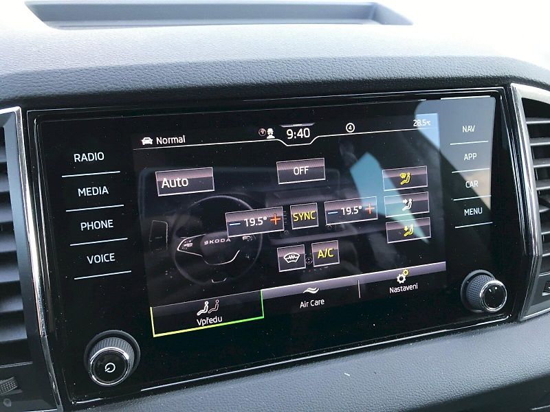 Škoda Karoq (2025) SEL TS 110/1.5 A7F - fotka 25 z 27
