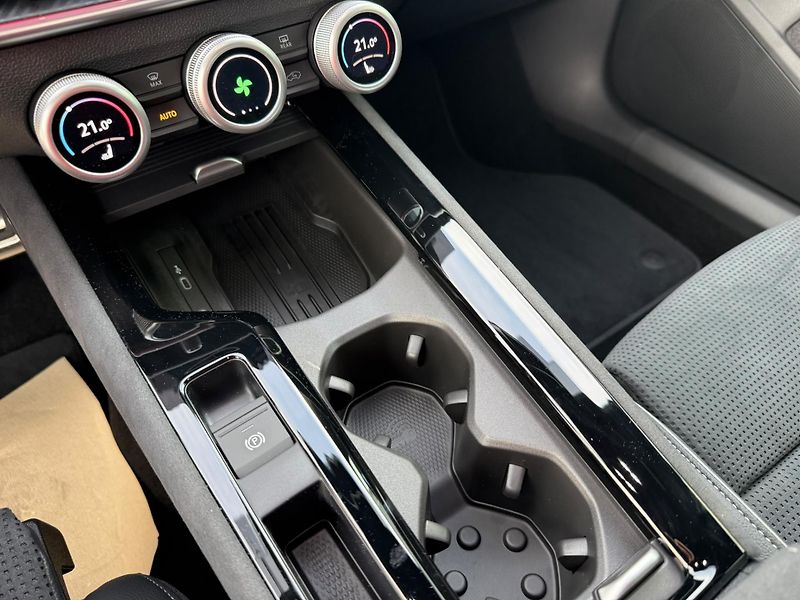 Škoda Superb Sportline 2,0 TSI 150 kW DSG - fotka 19 z 26