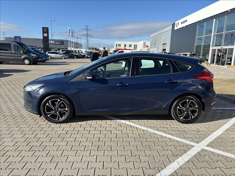 Ford Focus 1,5 TDCI 70kW Trend - fotka 2 z 28