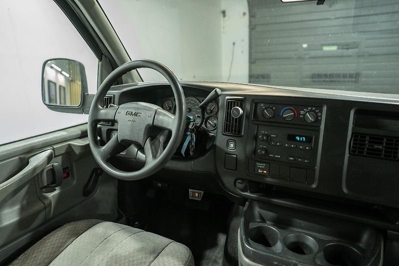 GMC Savana 4.8 V8 Vortec 208 kW - fotka 10 z 32
