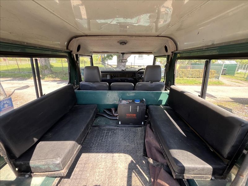 Land Rover Defender 2,5 d 83kW  LR 90 7 míst - fotka 15 z 29