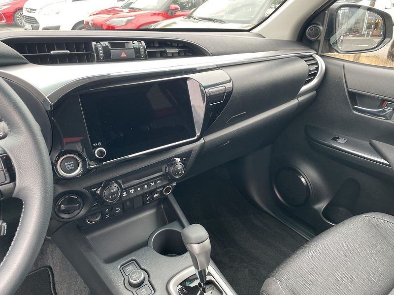 Toyota Hilux 2.8D 6AT Active - fotka 15 z 29