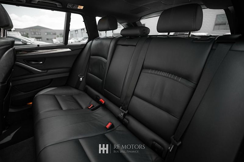 BMW Řada 5 (2013) M550d xDrive 280kW Touring - fotka 30 z 51
