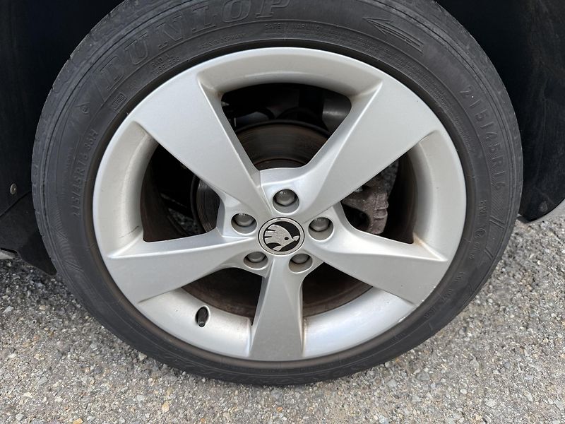 Škoda Rapid 1,6TDI Aut. klimatizace - fotka 19 z 20