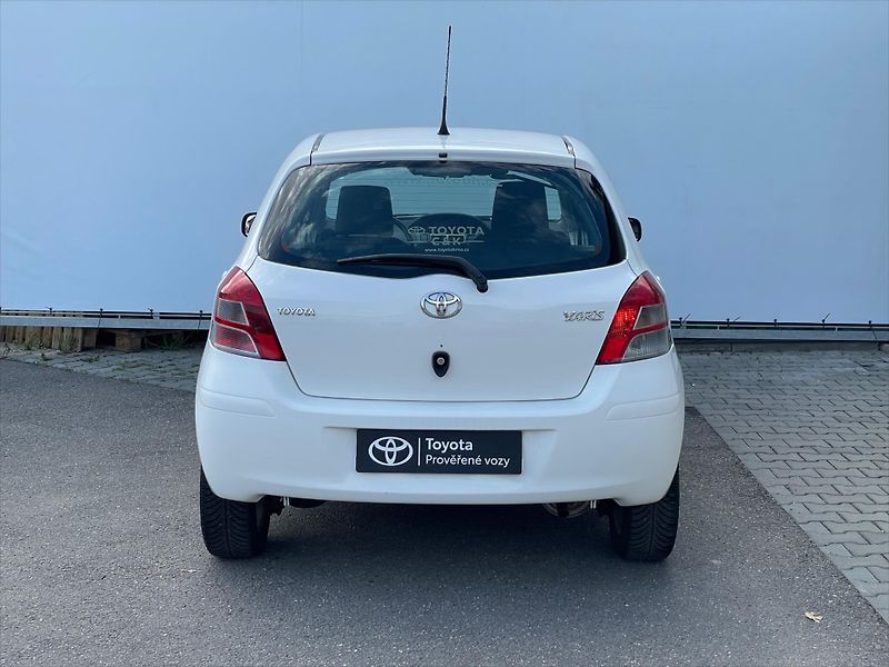 Toyota Yaris 1,0 Dream - fotka 5 z 15