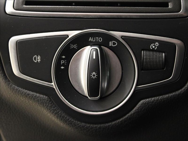Mercedes-Benz Třídy C 2,0 200 T EXCLUSIVE TOP! - fotka 16 z 39