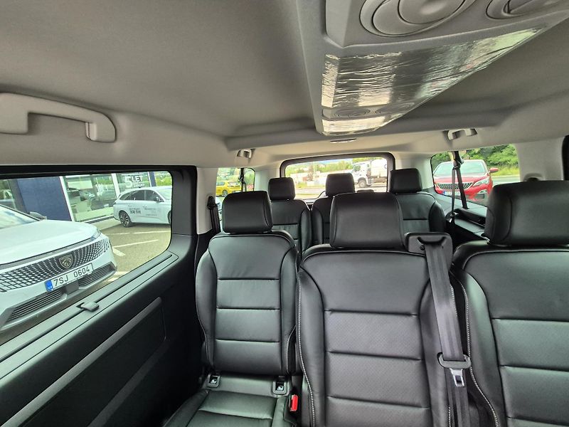 Peugeot Traveller (2026) Allure L3 2.2BlueHDi 180k EAT8 - fotka 29 z 30