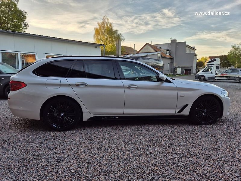 BMW Řada 5 (2017) 530d 195KW xDRIVE MSPORT Line - fotka 14 z 50
