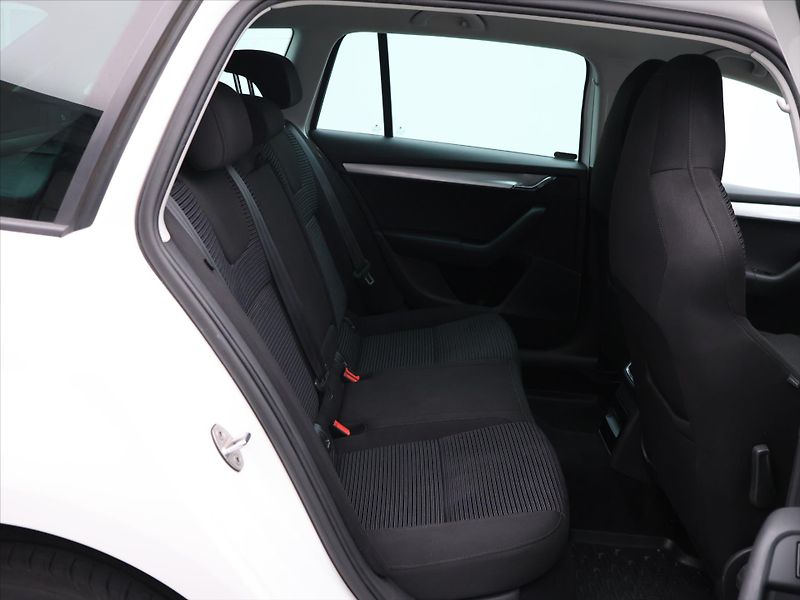 Škoda Octavia 1,6 TDI 81kW Style Sport SH CZ - fotka 12 z 25