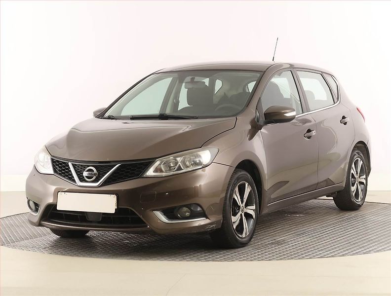Nissan Pulsar (2015) 1.2 DIG-T, Park. senzory - fotka 2 z 18