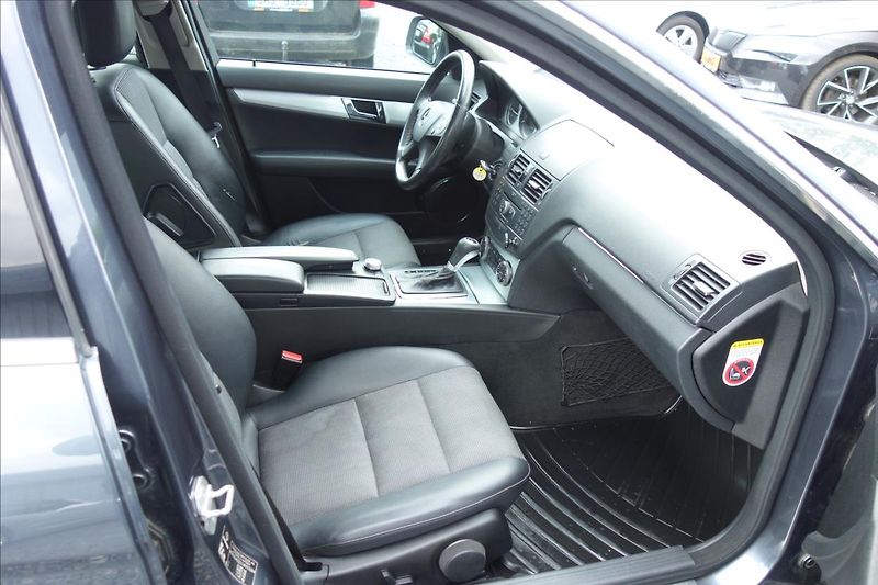 Mercedes-Benz Třídy C 320CDi 165KW, AVANTGARDE. - fotka 12 z 31