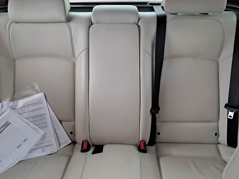 BMW Řada 7 (2012) 740d xDrive, 4X4, Automat - fotka 10 z 21