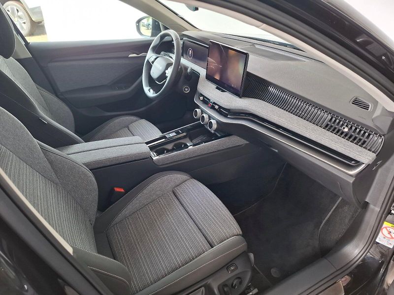 Škoda Superb (2025) COMBI SELECTION TD 110/2.0 A7F - fotka 23 z 40