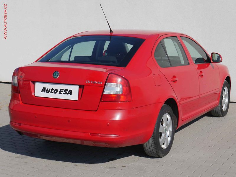 Škoda Octavia (2010) 1.6TDI, ČR, Ambiente - fotka 4 z 13