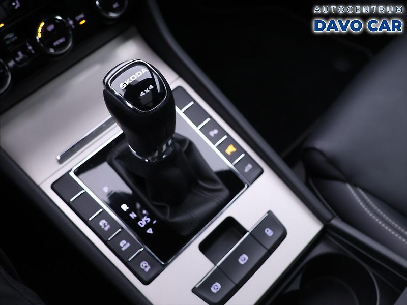 Škoda Superb 2,0 TDI 147kW 4x4 L&K DSG DPH - fotka 33 z 46