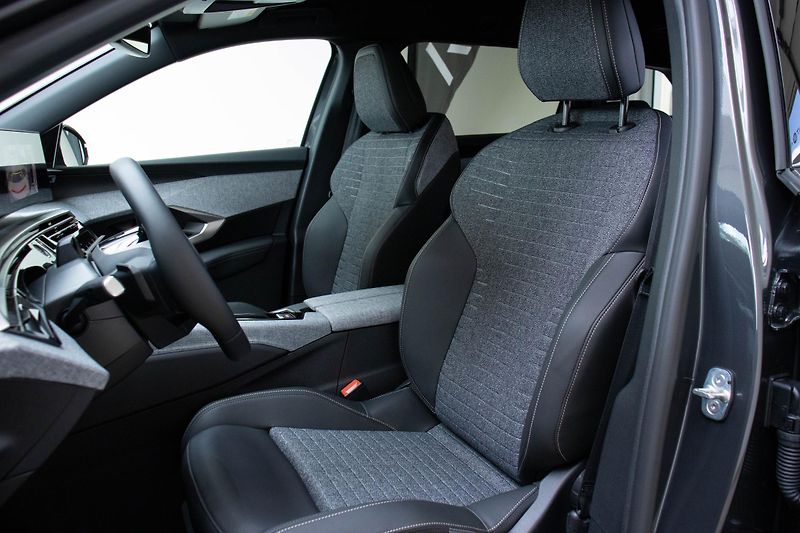 Peugeot 5008 (2026) BUSINESS Hybrid 145 e-DCS6 - fotka 7 z 15