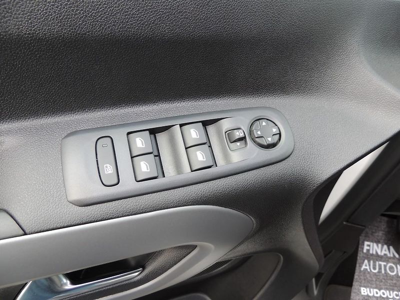 Toyota ProAce City Verso (2023) 1.2T,81kw,Family,7míst,1maj.ČR - fotka 28 z 76