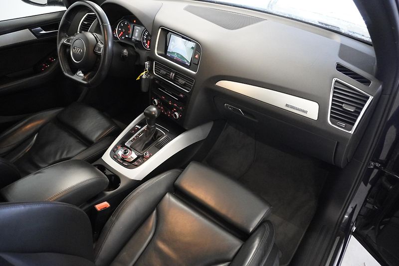 Audi Q5 3.0 TDI 190kW QUATTRO S-LINE - fotka 31 z 37