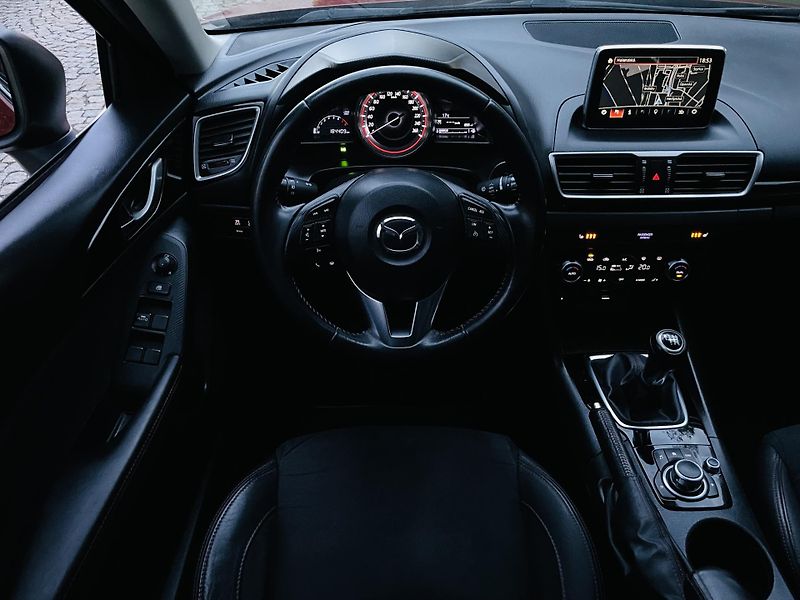 Mazda 3 2.0i MANUÁL LED KAMERA VÝHŘEV - fotka 25 z 43