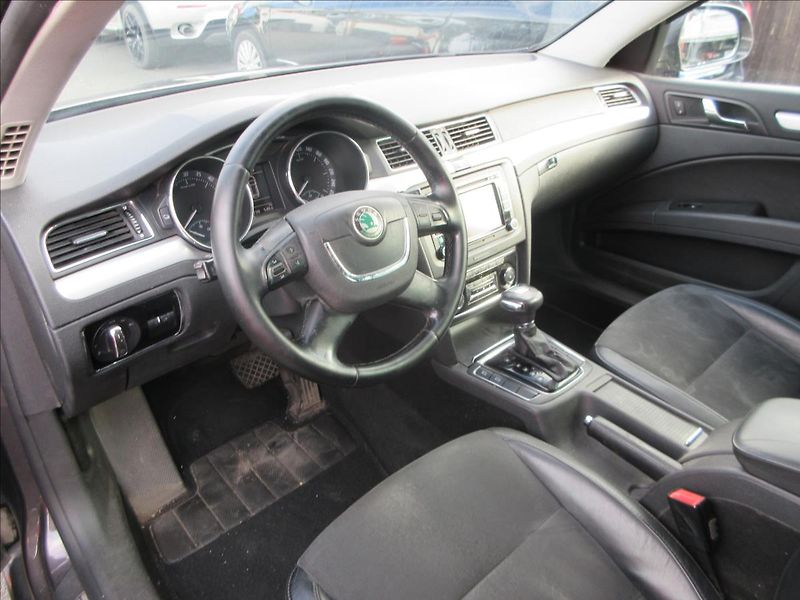 Škoda Superb 2,0 TDi Závada Přev. Panorama - fotka 12 z 30