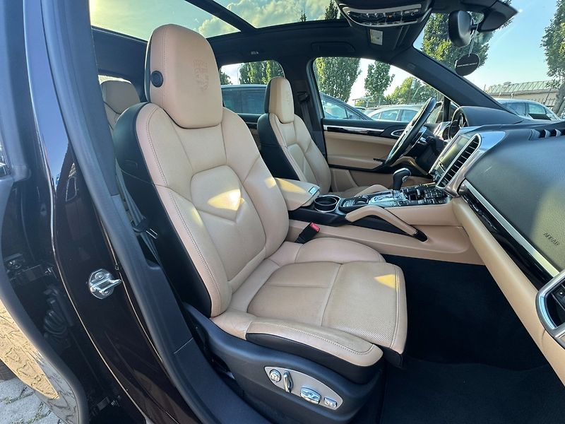 Porsche Cayenne (2017) PLATINUM 4X4 3,6i 220 KW DPH - fotka 39 z 50
