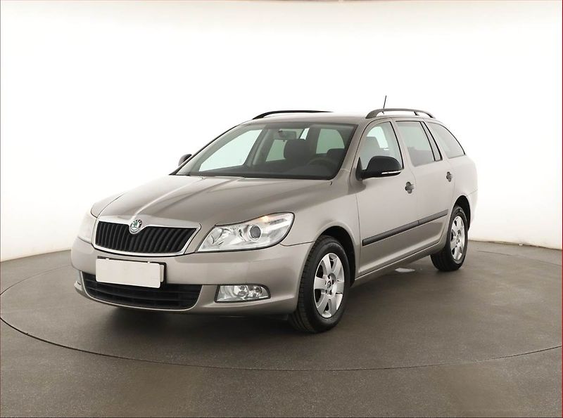 Škoda Octavia (2012) 2.0 TDI, Tempomat - fotka 2 z 13