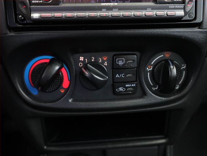 Nissan Almera (2004) 1.5, nová STK, Klima - fotka 10 z 14