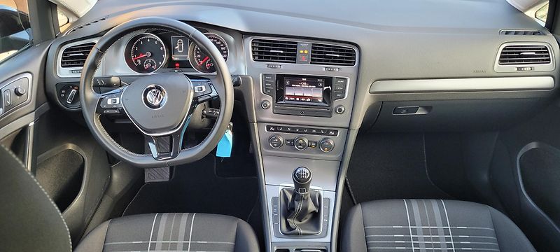Volkswagen Golf (2015) 7 1,2 TSi 81kW benzín Lounge - fotka 18 z 35