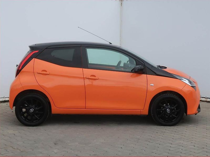Toyota Aygo (2019) x-play 1.0 VVT-i, Serv.kniha - fotka 6 z 14