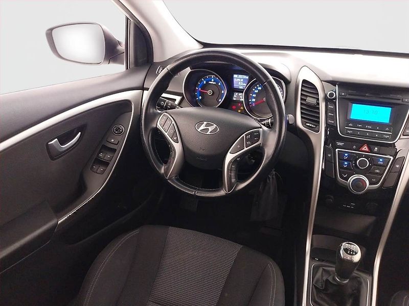 Hyundai i30 (2016) 1.6 CRDi, Serv.kniha, Xenony - fotka 7 z 21
