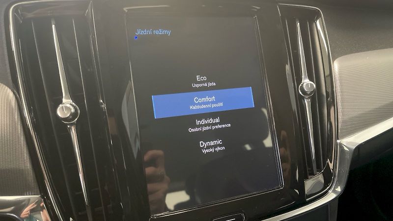 Volvo V90 (2018) Kombi Inscription 2.0 TDI 110k - fotka 29 z 38