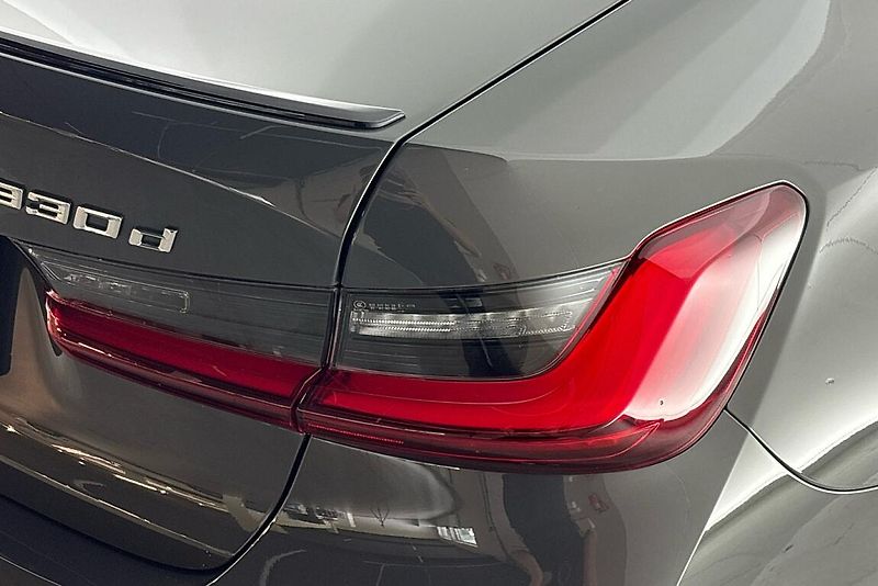 BMW Řada 3 řady 3 | 330d xDrive - fotka 5 z 24