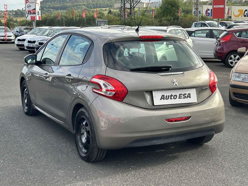 Peugeot 208 (2012) 1.2 i, 1.maj,ČR, Active - fotka 6 z 17