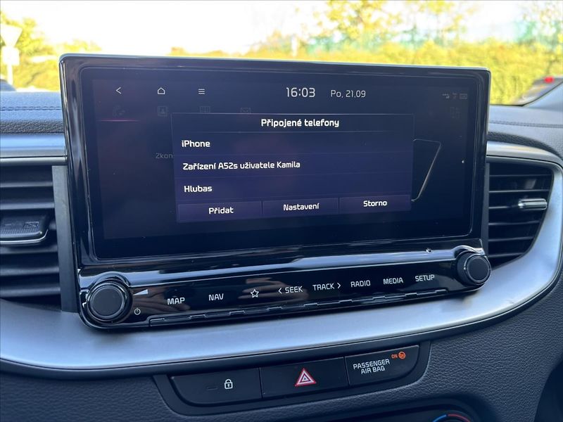 Kia Ceed 1,5 TGDi 118kW TOP ZÁRUKA NAVI - fotka 25 z 40