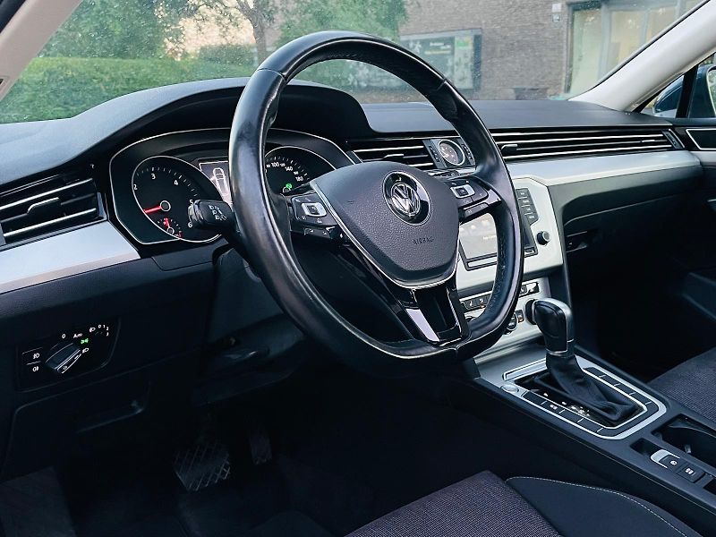 Volkswagen Passat 2.0TDI AUTOMAT KAMERY SERVISKA - fotka 27 z 49