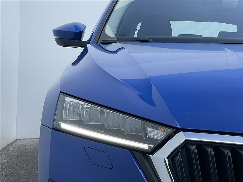 Škoda Octavia 2,0 TDI DSG Ambition ACC+TAŽNÉ - fotka 18 z 21