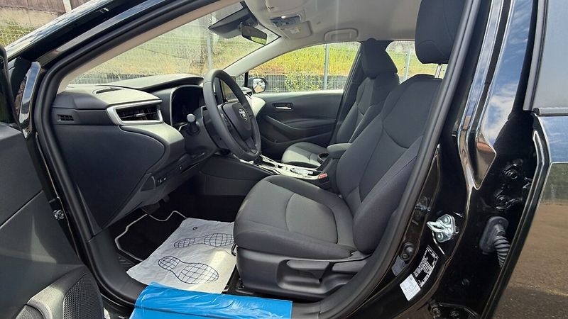 Toyota Corolla Sedan Active - fotka 15 z 22
