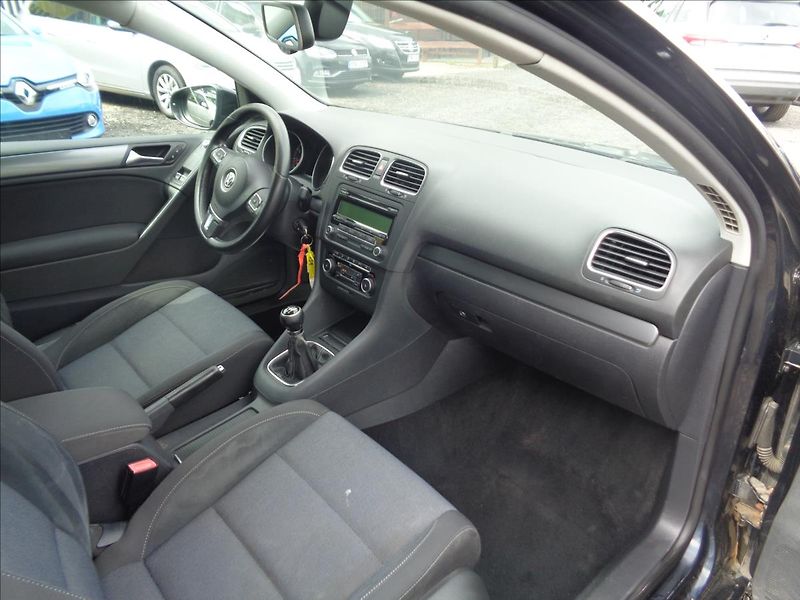 Volkswagen Golf (2011) 1,2 - fotka 11 z 19