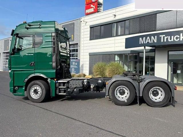 MAN TGX (2024) 33.540 6x4 tahač EURO 6 - fotka 2 z 20