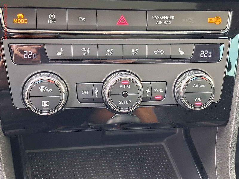 Seat Leon (2017) 1.8 TSi, FR, LED, +ALU, panor - fotka 14 z 18