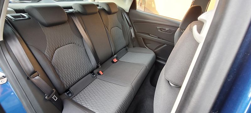 Seat Leon (2014) 1,2TSi 81kWbenzín FuLLeD Style - fotka 15 z 38