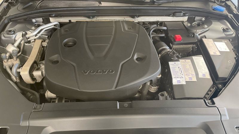 Volvo V90 (2018) Kombi Inscription 2.0 TDI 110k - fotka 19 z 38
