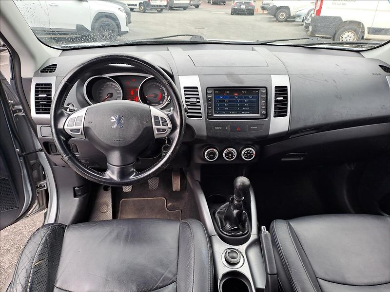 Peugeot 4007 2,2 HDI 4WD KŮŽE - fotka 9 z 17