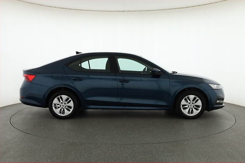 Škoda Octavia (2020) 1.5 TSI, Navi, Tempomat - fotka 6 z 19