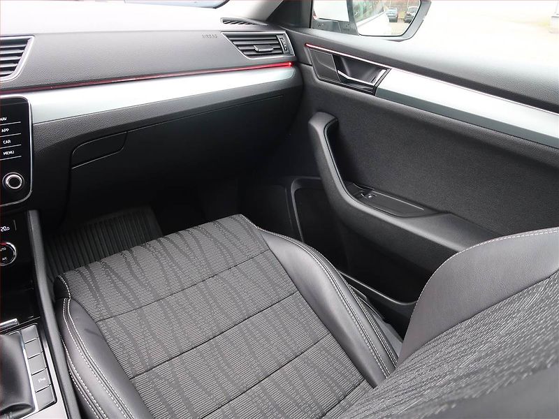 Škoda Superb (2018) 2.0 TDI, Navi, Bi-Xenony - fotka 8 z 17