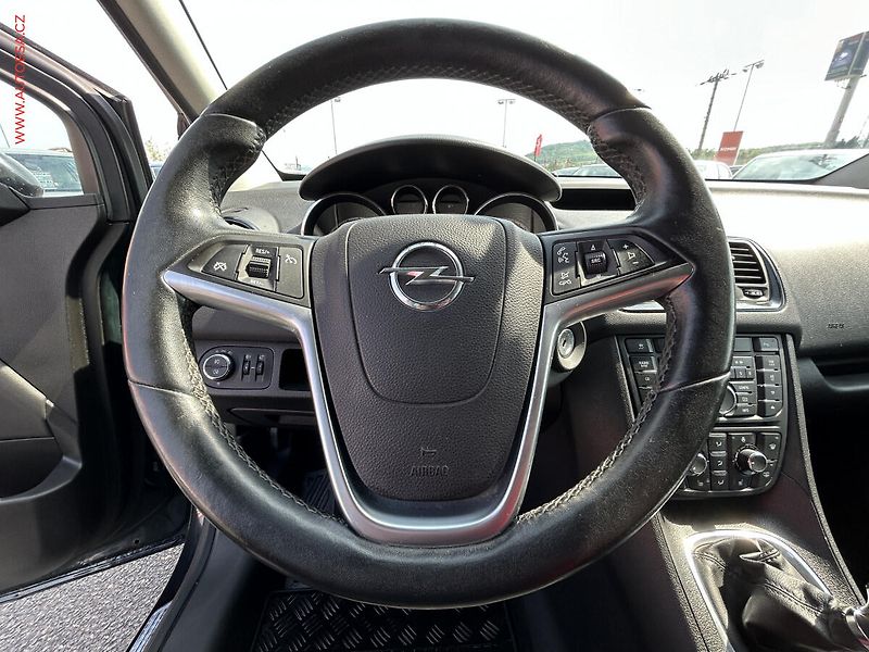 Opel Meriva (2012) 1.7CDTI, AC, výhřev sed - fotka 11 z 15