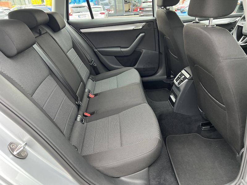 Škoda Octavia 1.6TDi 81kw KLIMA TEMPOMAT ALU - fotka 30 z 42